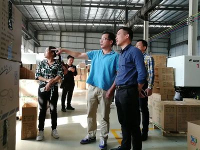 廣西柳州市市場(chǎng)監(jiān)管局“現(xiàn)場(chǎng)教學(xué)”加強(qiáng)工業(yè)產(chǎn)品生產(chǎn)許可獲證企業(yè)后續(xù)監(jiān)管